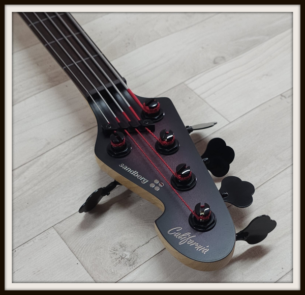 Sandberg California II TT5 passiv Fretless, Open Pore Violetburst